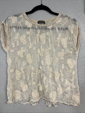 LOLA MADE IN ITALY SLIK CREAM SHEER EMBROIDERED BOHEMIAN OPEN BACK TOP SMALL